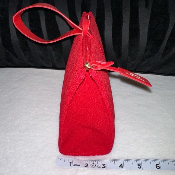 Armani Beauty Red Pouch Set - Picture 4 of 15